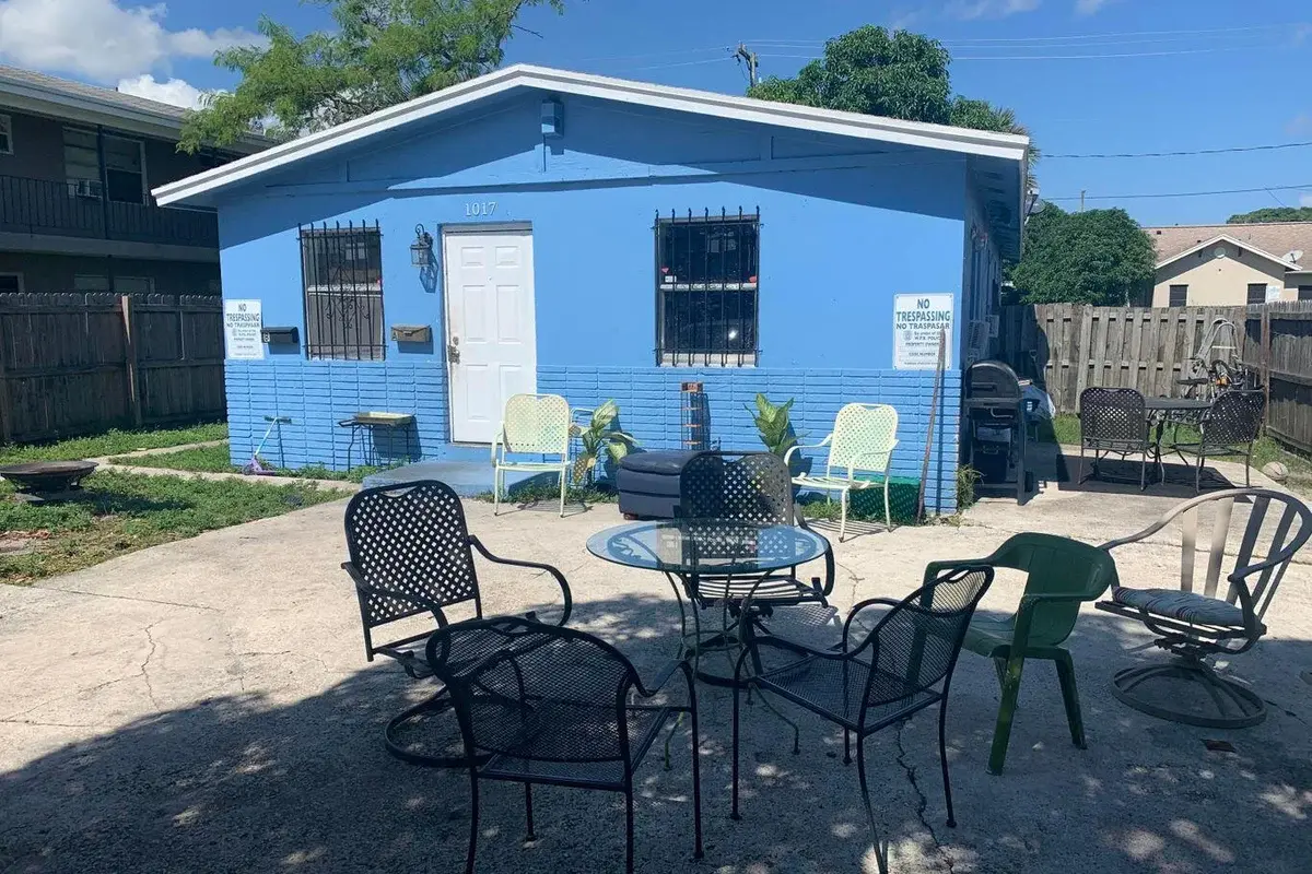 1017 13th St, West Palm Beach: photo 1 of 6