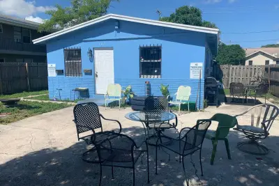 1017 13th St, West Palm Beach: photo 1 of 6