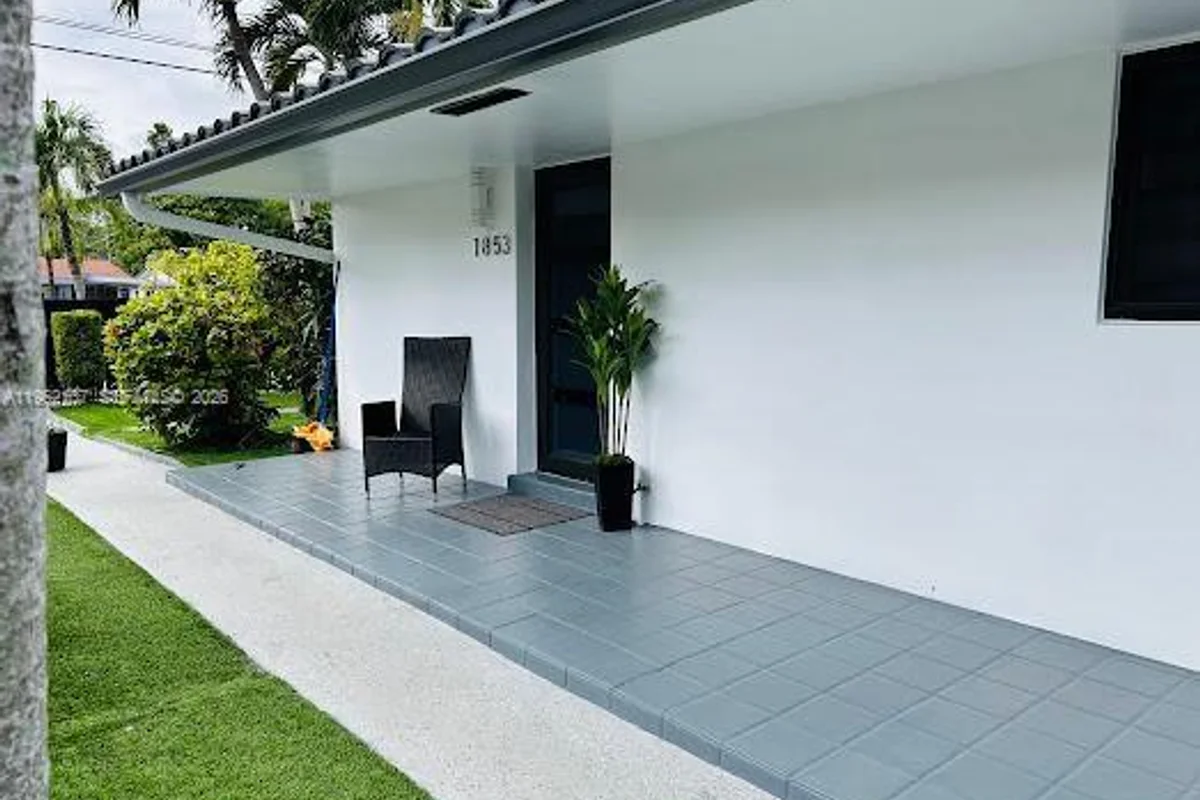 1851-1853 NW 22nd Pl, Miami: photo 1 of 40
