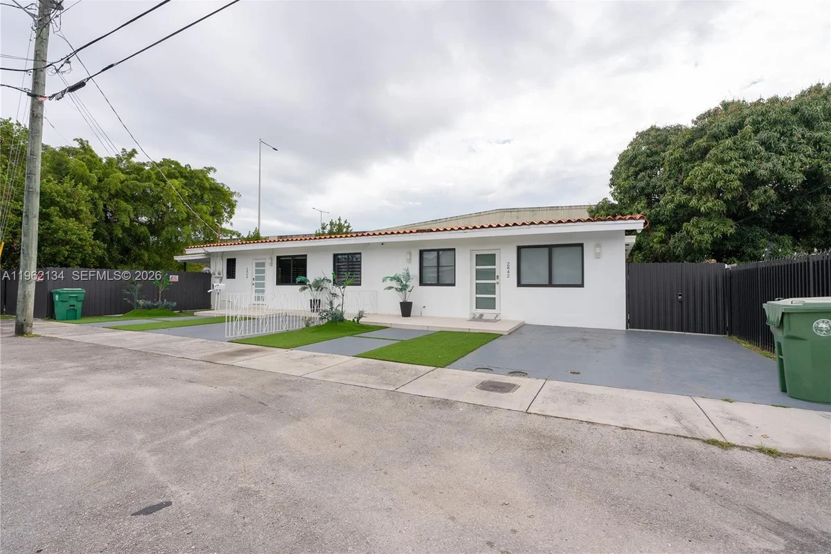 2840-2842 NW 13th St, Miami: photo 1 of 33