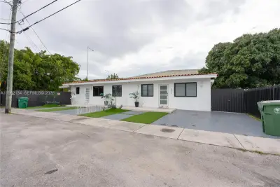2840-2842 NW 13th St, Miami: photo 1 of 33