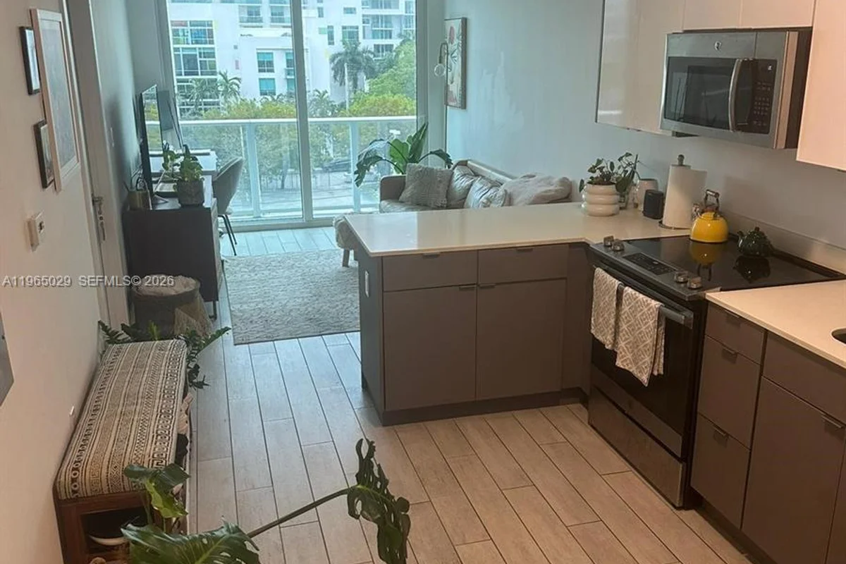 321 NE 26th St #511, Miami: photo 1 of 15