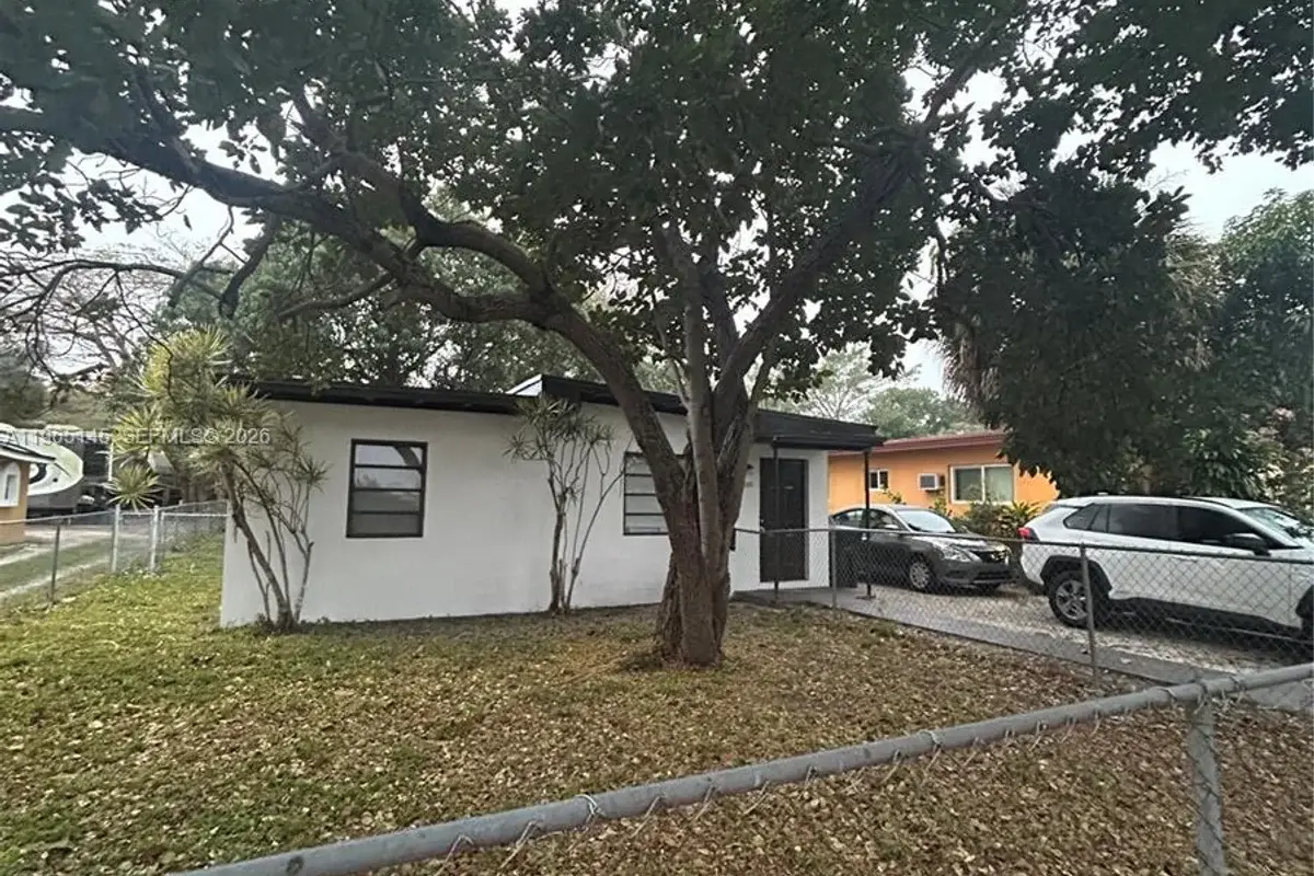 1080 NW 121st St, North Miami: photo 1 of 34