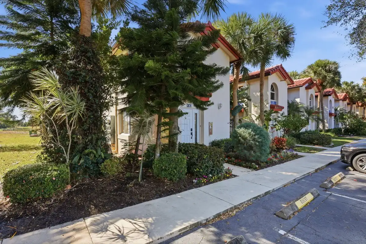 440 NW 67th St #201, Boca Raton: photo 1 of 40