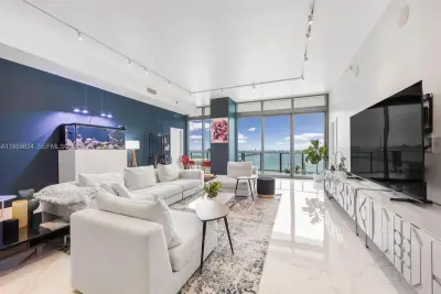 460 NE 28th St #PH 4002, Miami: photo 1 of 36