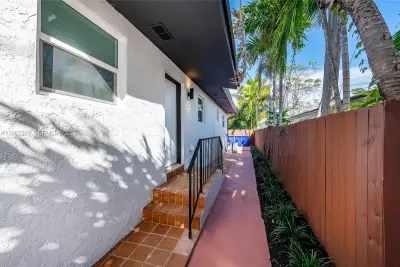 3321 NW 19th Ter #C, Miami: photo 1 of 12