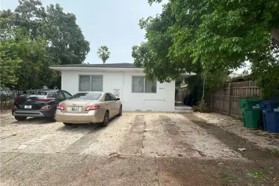 1220-1222 NE 110th Ter, Miami: photo 1 of 9