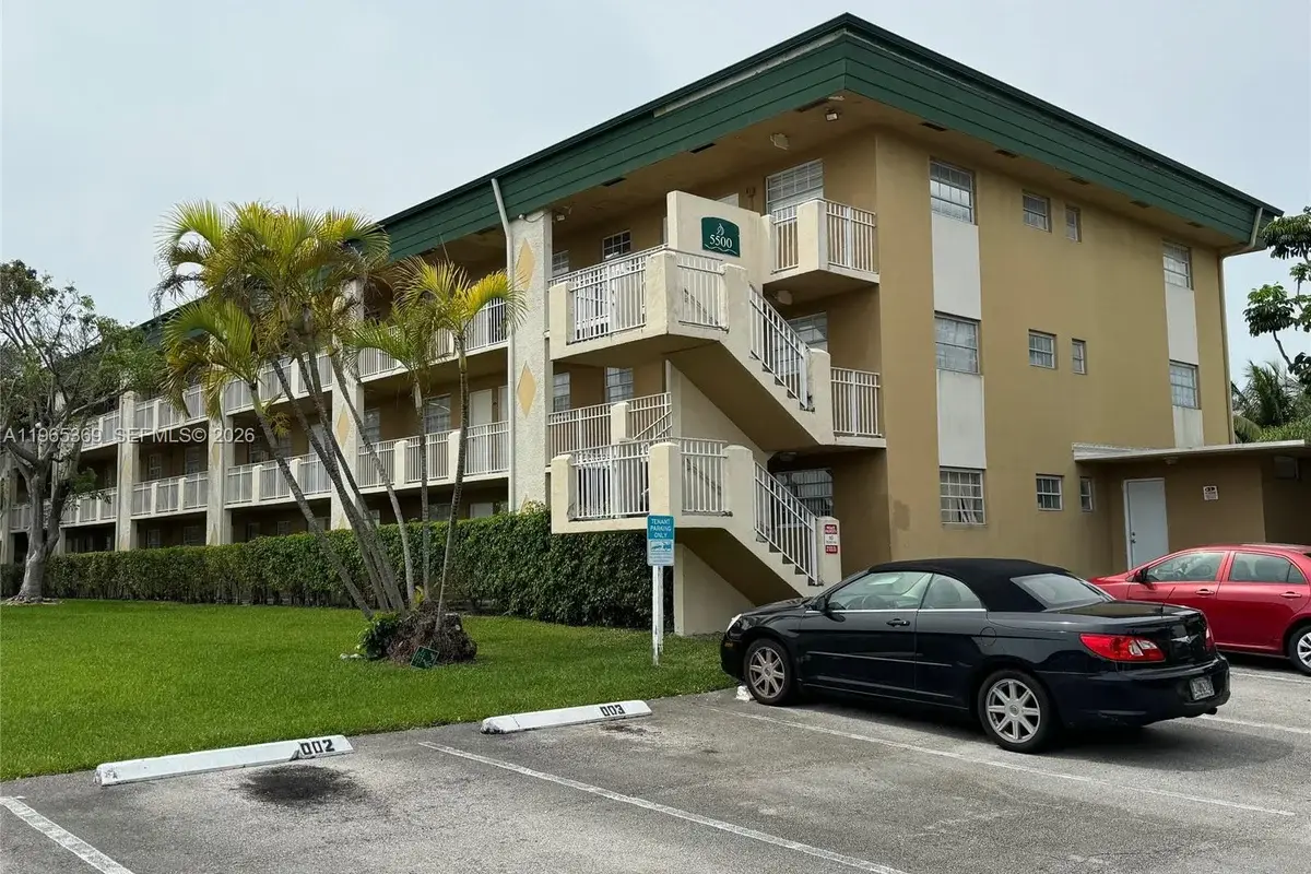 5500 SW 77th Ct #305, Miami: photo 1 of 22