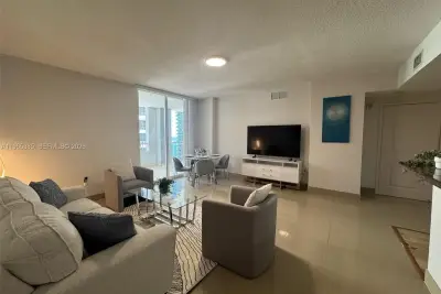 170 SE 14th St #1108, Miami: photo 1 of 32
