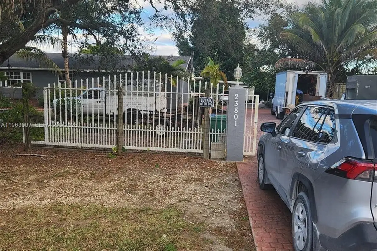 23801 SW 217th Ave, Homestead: photo 1 of 14