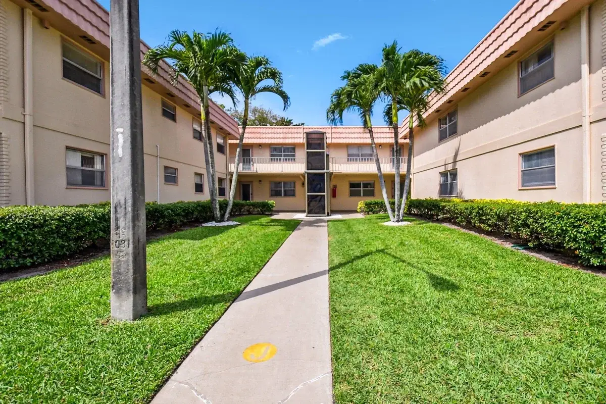 447 Saxony J Way #J, Delray Beach: photo 1 of 26