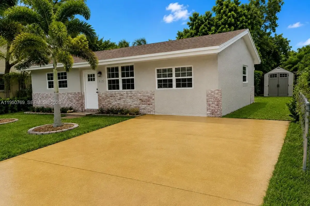 6120 SW 19th St, North Lauderdale: photo 1 of 24