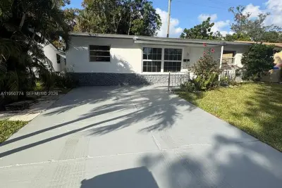 6311 SW 8th St, North Lauderdale: photo 1 of 13