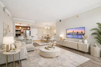 2000 N Bayshore Dr #304, Miami: photo 1 of 32