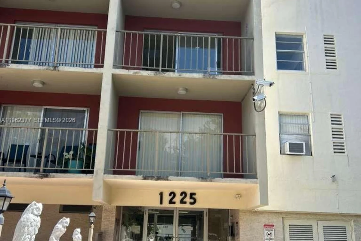 1225 NE 124th St #46A, North Miami: photo 1 of 9