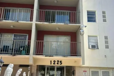 1225 NE 124th St #46A, North Miami: photo 1 of 9