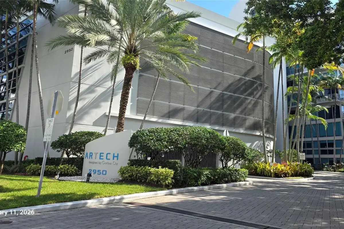 2950 NE 188th St #110, Aventura: photo 1 of 21