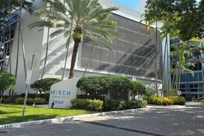 2950 NE 188th St #110, Aventura: photo 1 of 21