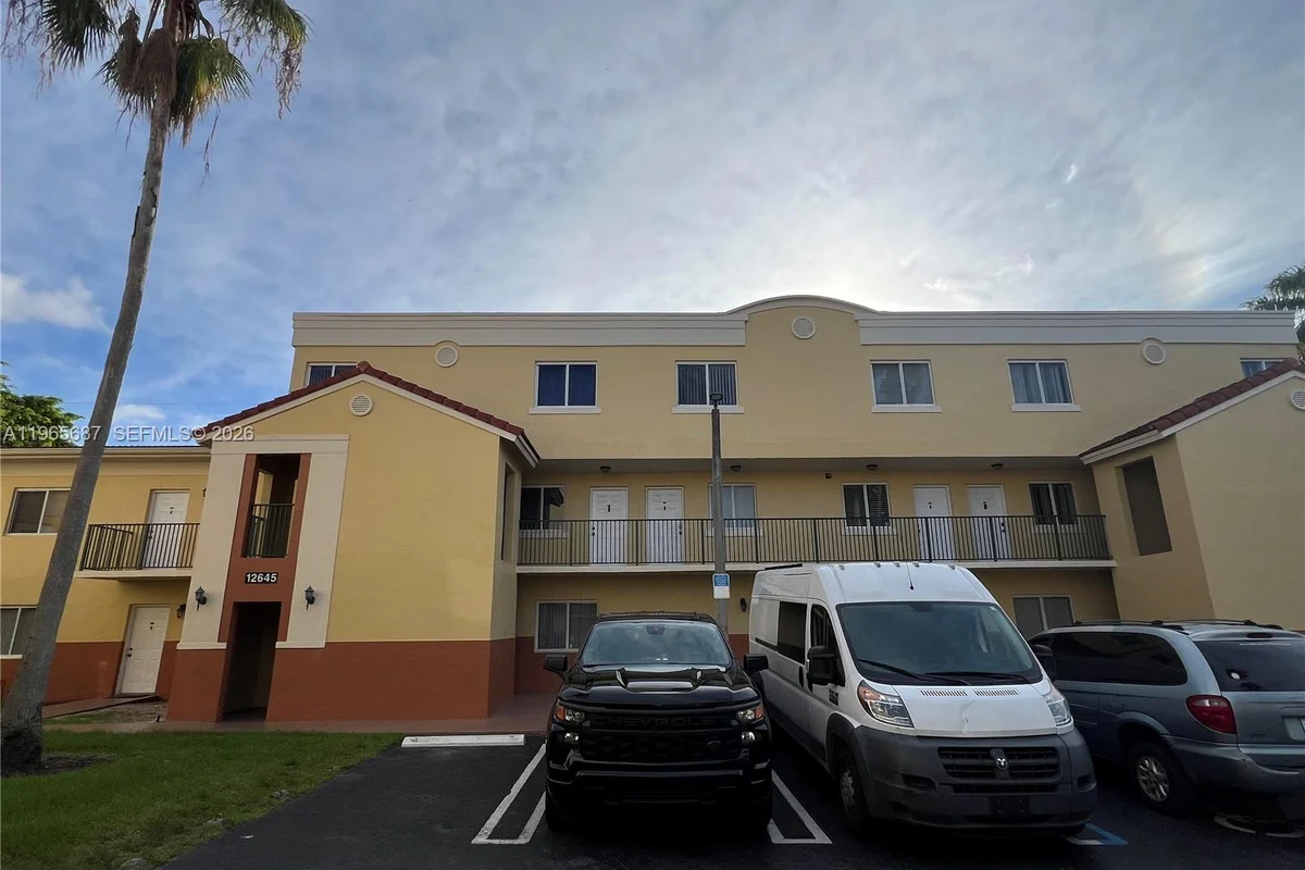 12645 SW 91st St #202, Miami: photo 1 of 18