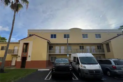 12645 SW 91st St #202, Miami: photo 1 of 18