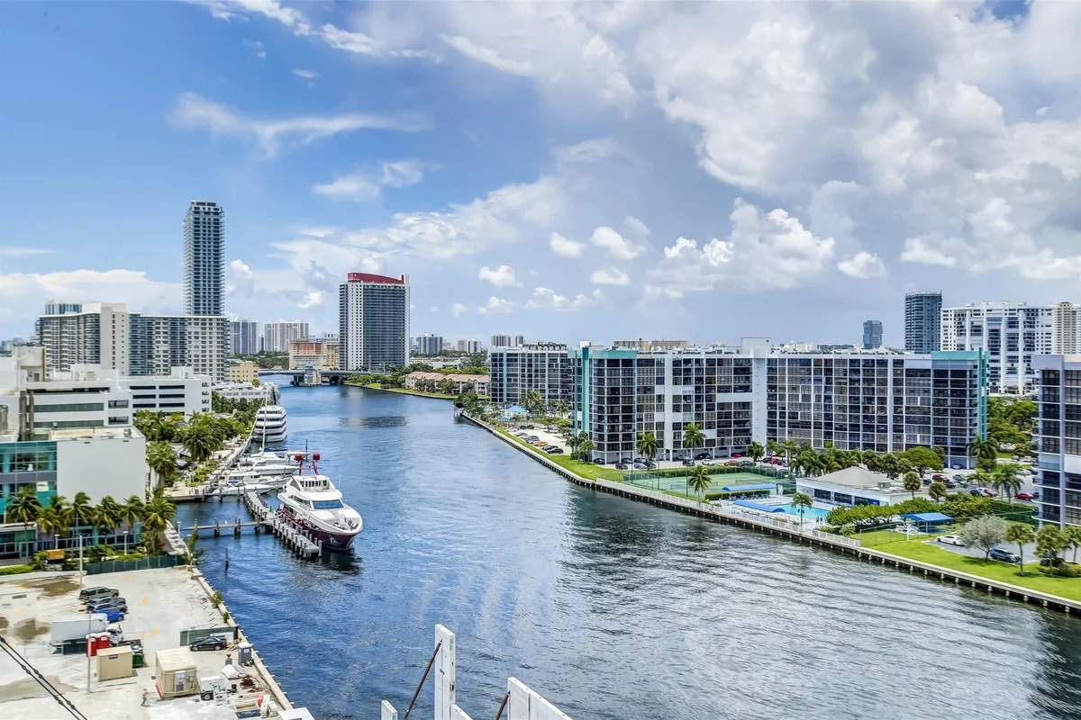 3000 S Ocean Dr #1100, Hollywood: photo 1 of 33