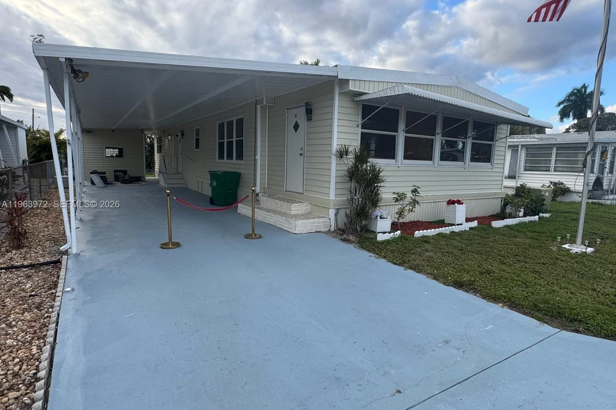 1721 SW 84th Ave, Davie: photo 1 of 22