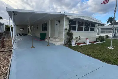 1721 SW 84th Ave, Davie: photo 1 of 22