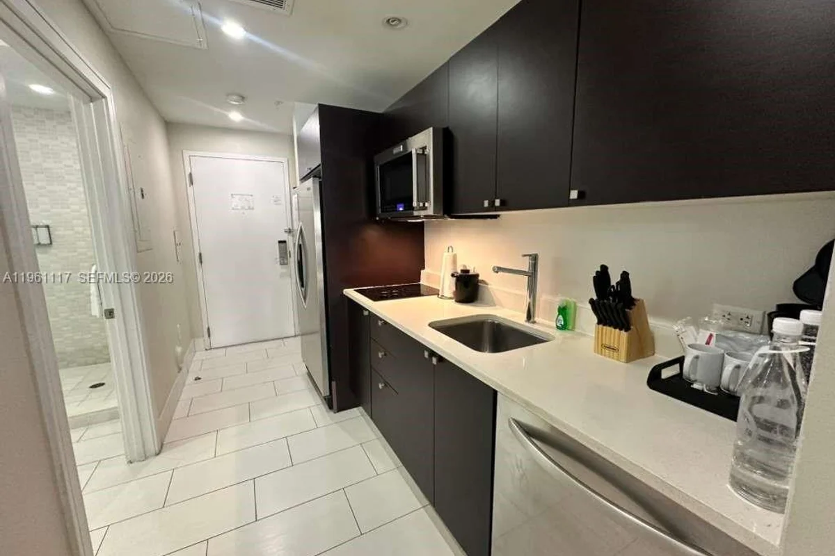 5300 NW 87th Ave #910, Doral: photo 1 of 12