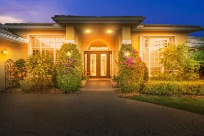 129 Brookhaven Ct, Palm Beach Gardens: photo 1 of 64