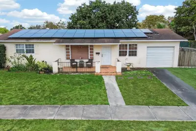 1110 NE 204th Ter, Miami: photo 1 of 19