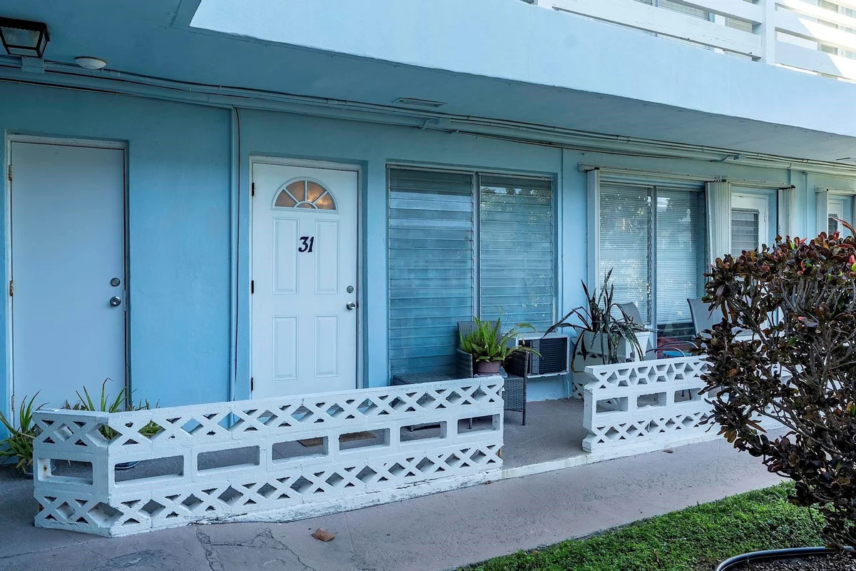 2700 NE 135th St #31, North Miami: photo 1 of 29