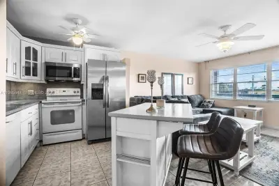 408 Southampton A, West Palm Beach: photo 1 of 25