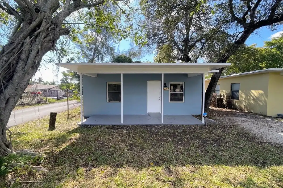 1602 NW 7th Pl, Fort Lauderdale: photo 1 of 22