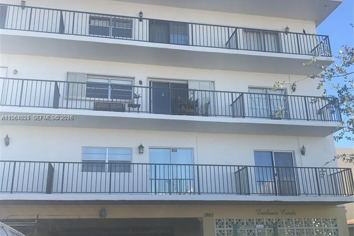 1960 Marseille Dr #305, Miami Beach: photo 1 of 12