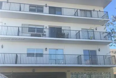 1960 Marseille Dr #305, Miami Beach: photo 1 of 12