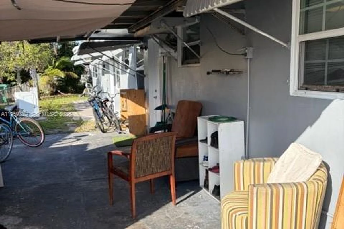 1913 SW Gardenia Rd, Fort Lauderdale: photo 1 of 20