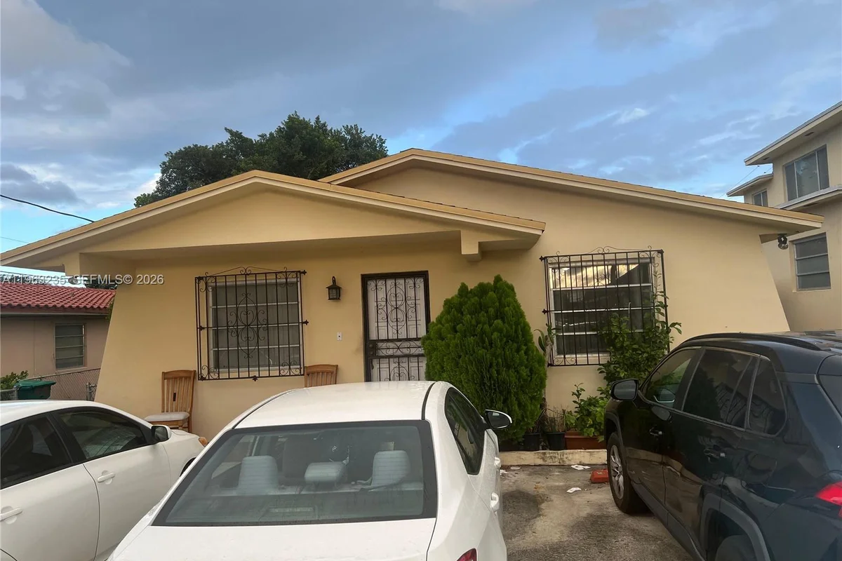 733 NW 33rd Ave, Miami: photo 1 of 13