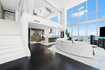1100 Biscayne Blvd #5706, Miami: photo 1 of 39