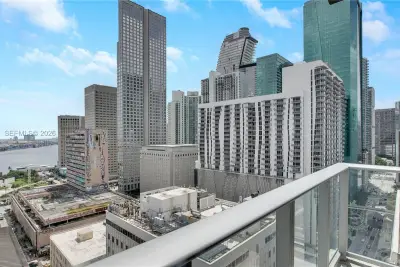 151 SE 1st St #2101, Miami: photo 1 of 23