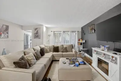 4141 NW 21st St #103, Lauderhill: photo 1 of 20