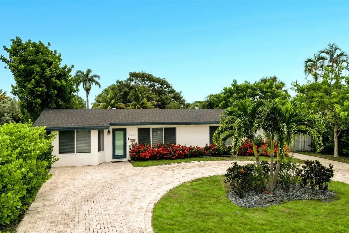 2621 NE 20th St, Pompano Beach: photo 1 of 38