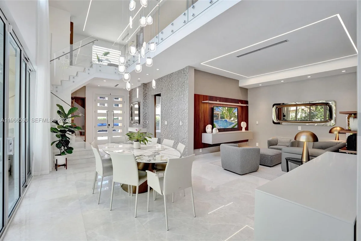 20824 NE 37th Ave, Aventura: photo 1 of 89