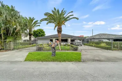 344 NW 136th Pl #B, Miami: photo 1 of 11