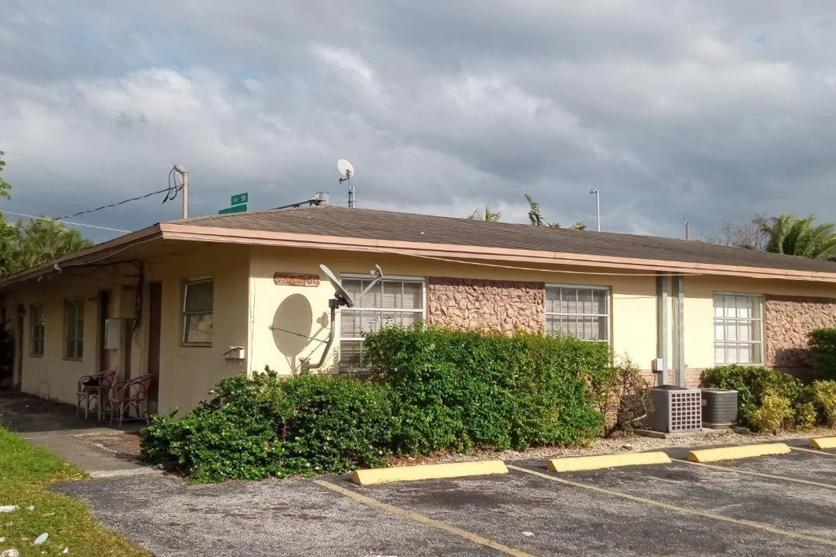 1856 NW 52nd Ave, Lauderhill: photo 1 of 35