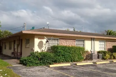 1856 NW 52nd Ave, Lauderhill: photo 1 of 35