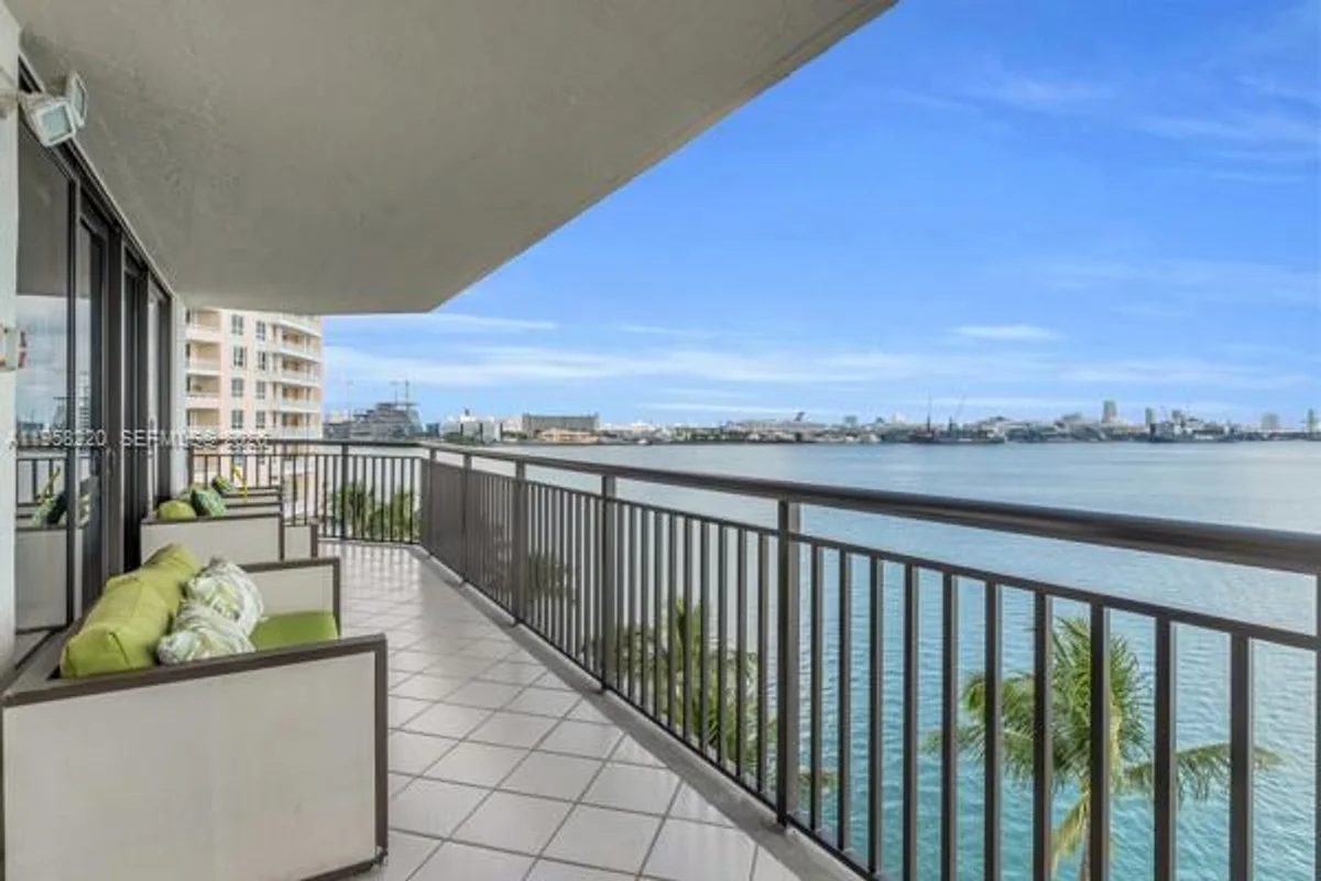 540 Brickell Key Dr #832, Miami: photo 1 of 5