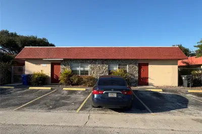7931 SW 10th St, North Lauderdale: photo 1 of 27