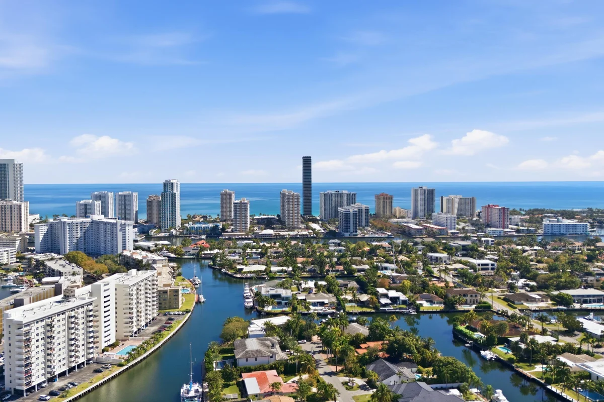 401 Golden Isles Dr #1009, Hallandale Beach: photo 1 of 46