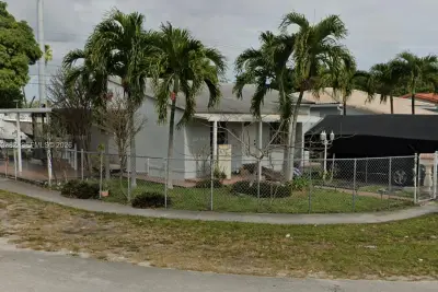 501 SE 1st St, Hialeah: photo 1 of 3