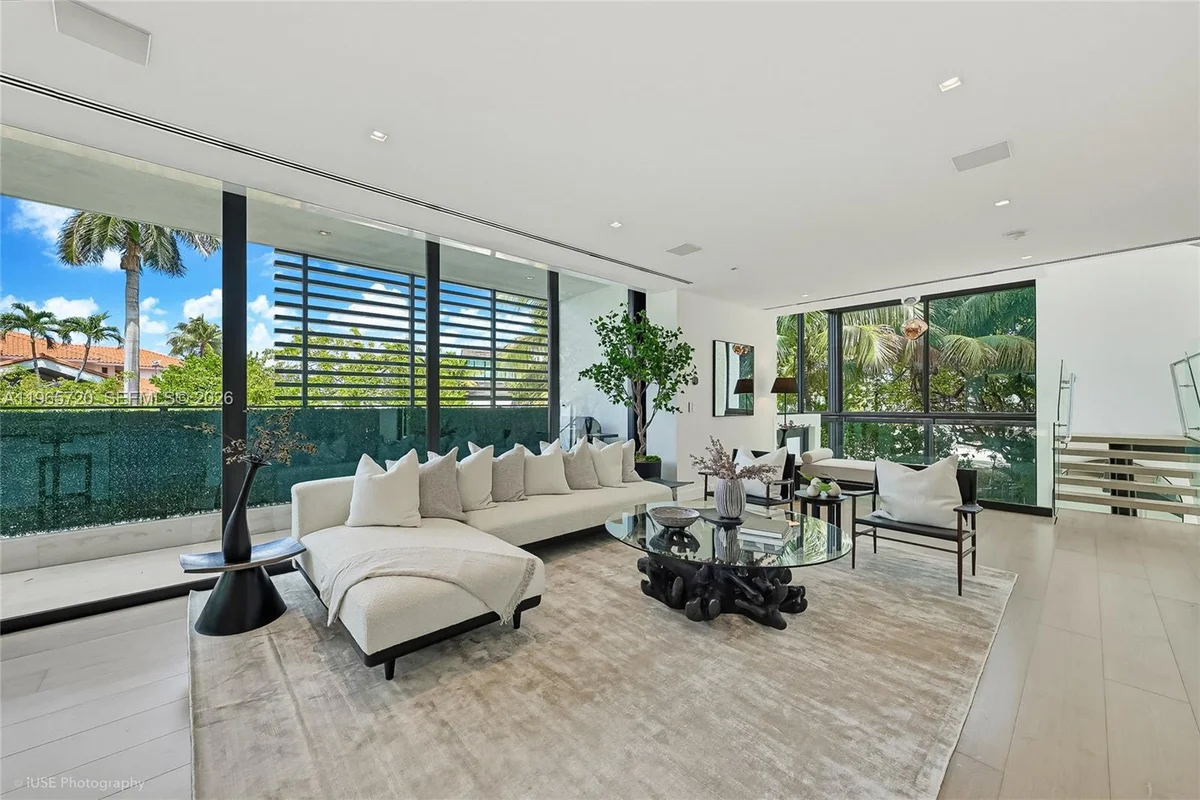 420 N Hibiscus Dr, Miami Beach: photo 1 of 30